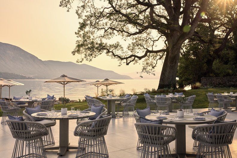 Tiara Holidays - Ikos Odisia - ouzo restaurant